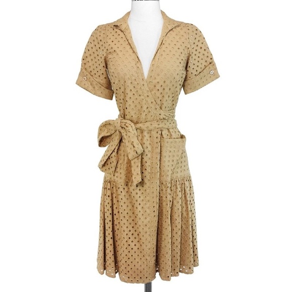 DVF Diane von Furstenberg Tan EYELET BELTED WRAP DRESS Great Condition Size 4 - Picture 2 of 5